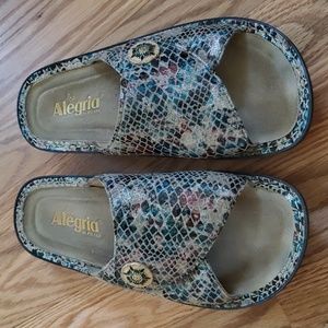 Alegria Kylee Wide Slides Sandals